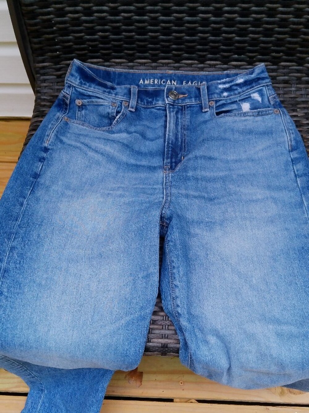 AMERICAN EAGLE JEANS HIGH WAIST SIZE 4 GOOD CONDITION